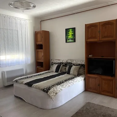 Feszek Apartmanhaz Tapolca Zewnętrze zdjęcie