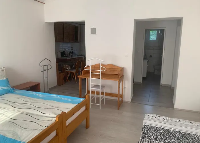 Feszek Apartmanhaz