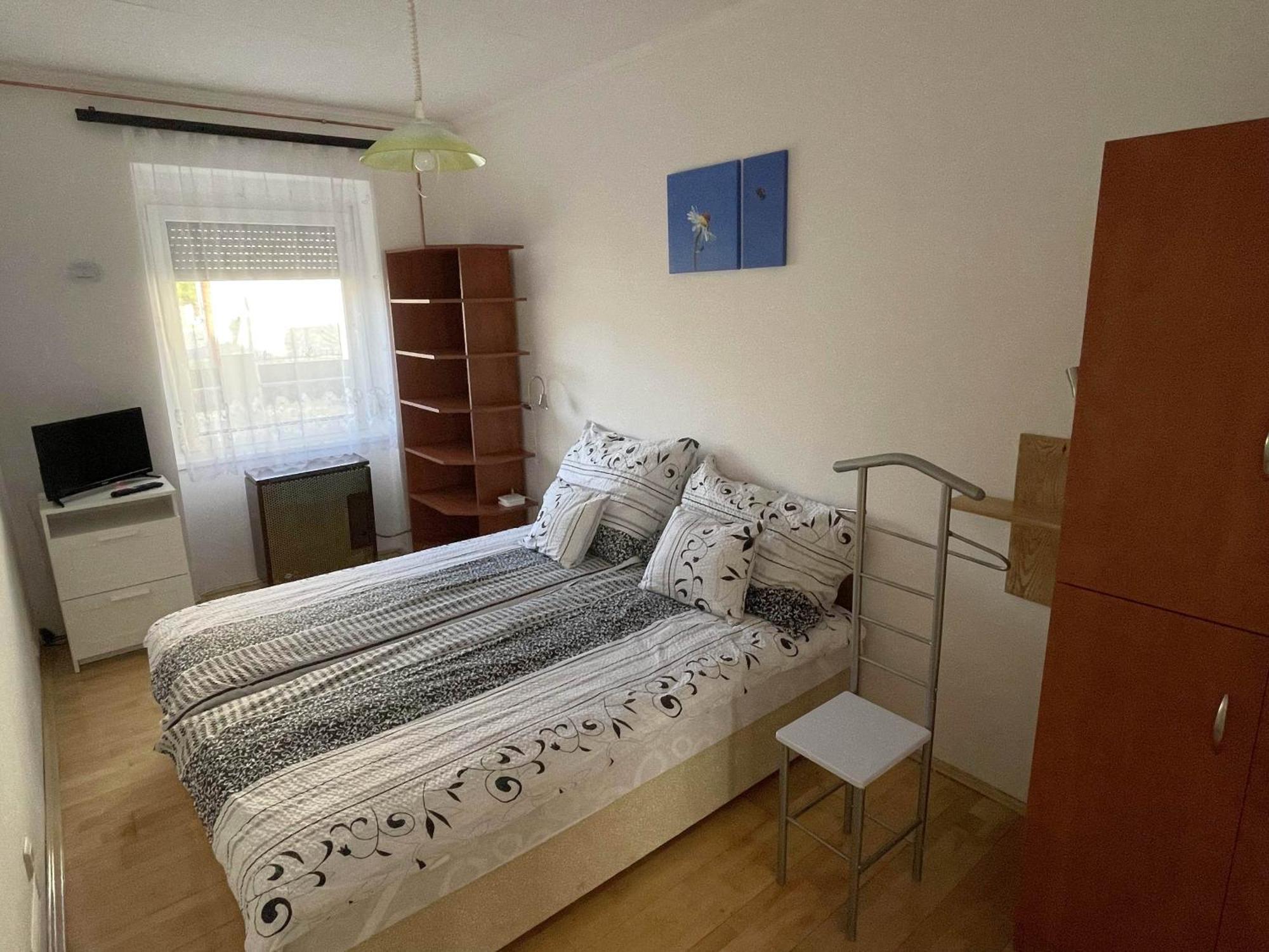 Feszek Apartmanhaz *