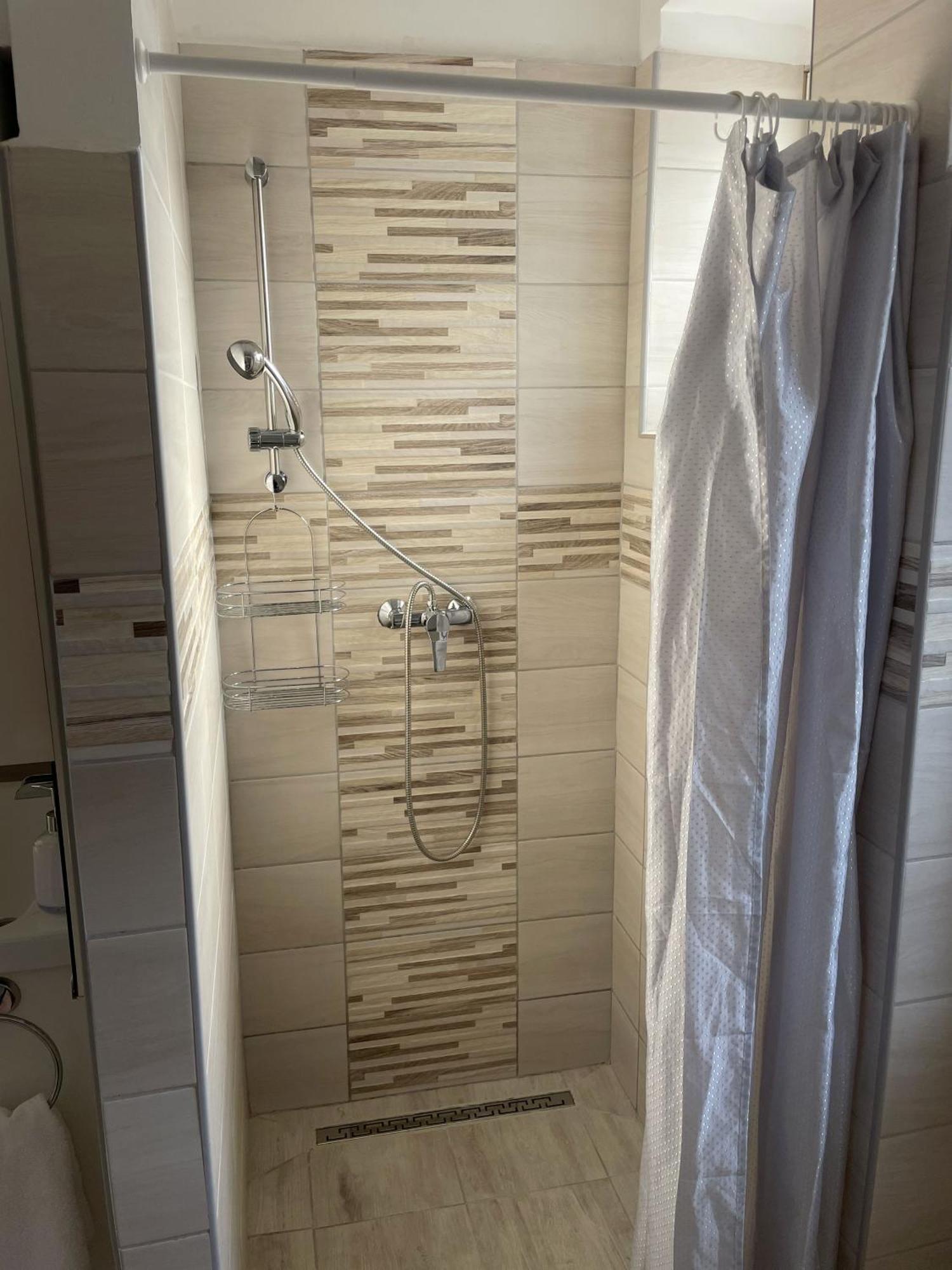 Feszek Apartmanhaz * Tapolca